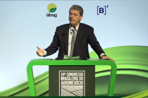 Tarcísio cobra governo Lula sobre negociação com os EUA