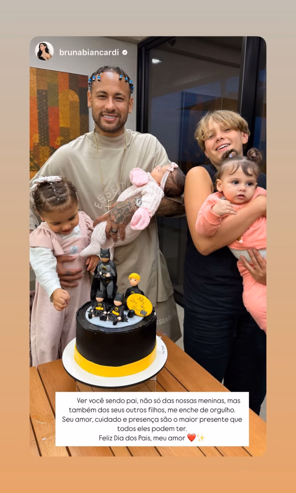 Em meio a polêmicas, Biancardi surge usando camisa com rosto de Neymar