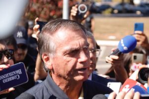 Damares rebate sobrinho de Dilma em postagem sobre operação da PF