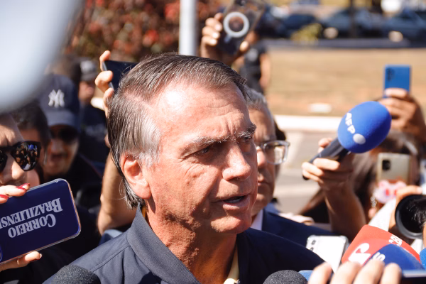 Damares rebate sobrinho de Dilma em postagem sobre operação da PF