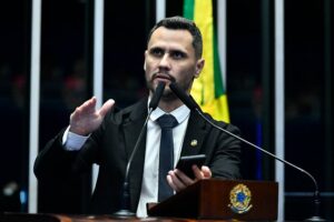 Cleitinho lidera corrida pelo governo de MG, diz pesquisa