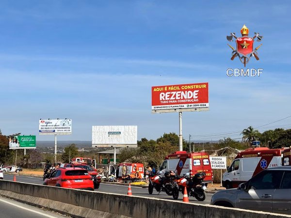 Jovem de 22 anos morre após carro capotar na DF-003