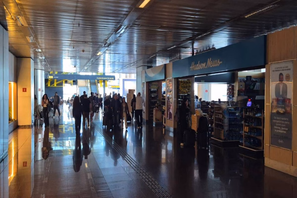 EUA colocam agentes da TSA em Guarulhos e terminal exige uso de “zip lock”