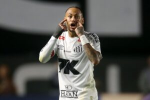 Neymar treina após ficar fora da lista da seleção e pode ser novidade do Santos na estreia de Vojvoda
