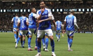 Cruzeiro vence Atlético-MG por 2 a 0 e abre vantagem na Copa do Brasil