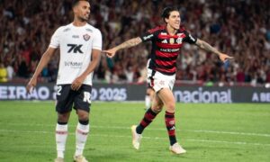 Com hat-trick de Pedro, Flamengo aplica maior goleada da era dos pontos corridos ao marcar 8 a 0 no Vitória no Maracanã