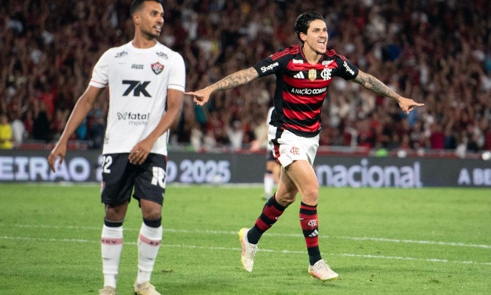 Com hat-trick de Pedro, Flamengo aplica maior goleada da era dos pontos corridos ao marcar 8 a 0 no Vitória no Maracanã
