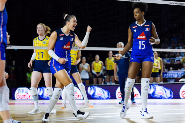 Mundial de vôlei: Rosamaria lidera e Brasil vence a França no tiebreak