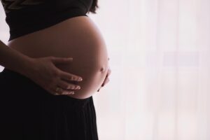 Gilmar manda hospital indenizar mulher que fez aborto