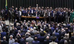 Oposição cogita nova obstrução caso Motta atrase PEC do foro