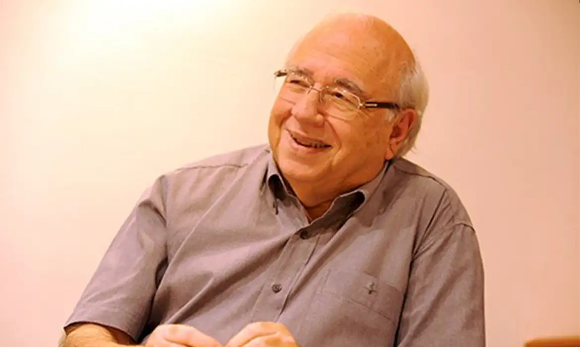 Além de escritor, Luis Fernando Veríssimo foi colunista de vários jornais | Foto: Divulgação/Unesp