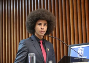 TJ-PR suspende deputado por incentivo à invasão da Alep