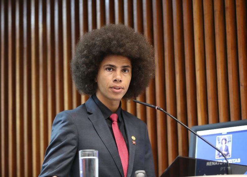 TJ-PR suspende deputado por incentivo à invasão da Alep