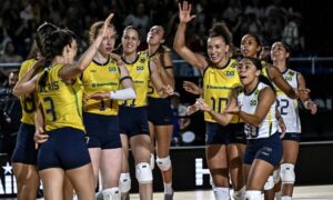 Brasil vira sobre a República Dominicana e vai às quartas do Mundial de vôlei feminino