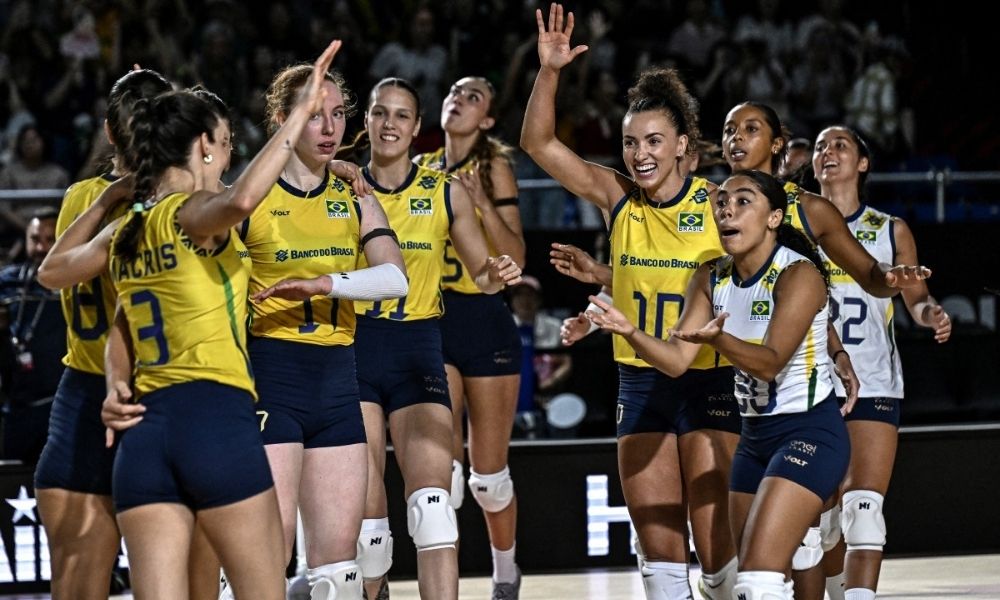 Brasil vira sobre a República Dominicana e vai às quartas do Mundial de vôlei feminino