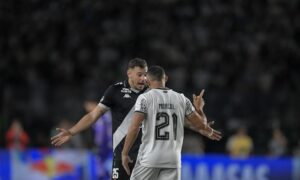 Vasco e Botafogo empatam clássico carioca da Copa do Brasil e deixam decisão em aberto