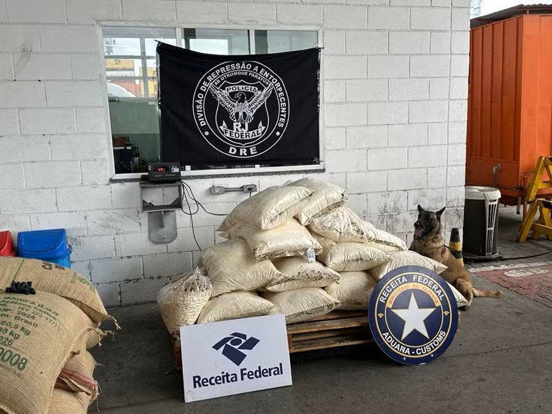 PF encontra 500 kg de cocaína em carga de café no Rio de Janeiro