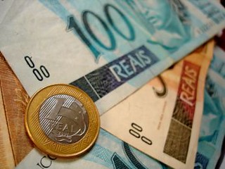 Para consultar o abono, o trabalhador pode acessar o site de serviços do Ministério do Trabalho ou utilizar o aplicativo Carteira de Trabalho Digital | Foto: Reprodução/Flickr