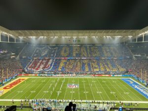 Mosaico com a frase: 'O país do football'