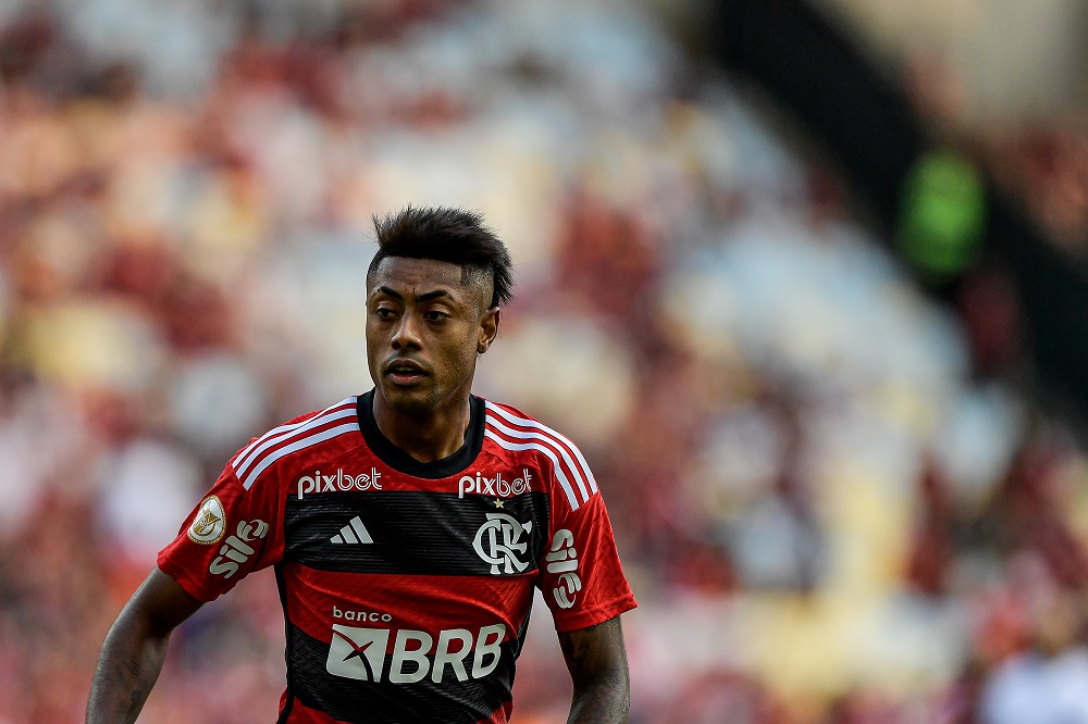 Bruno Henrique, do Flamengo, é condenado pelo STJD, pega 2 jogos de suspensão e é multado em R$ 60 mil