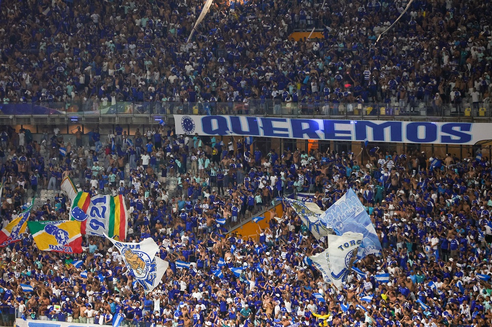 Árbitro registra cantos homofóbicos em clássico e Cruzeiro pode sofrer punição