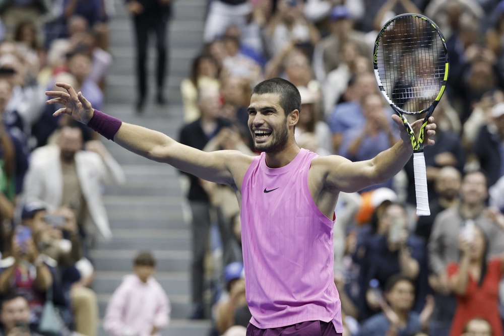 Carlos Alcaraz bate Jannik Sinner, conquista US Open e volta a ser o número 1 do mundo