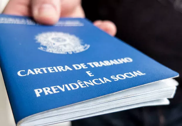 Carteira de Trabalho - Dados do Caged mostram desaceleração das contratações