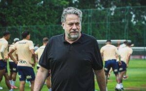 Casares pede desculpas à torcida do São Paulo: ‘Período delicado’