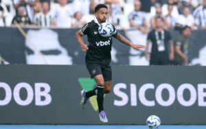 Vitinho se destaca na defesa e se credencia por avaliação na Seleção Brasileira