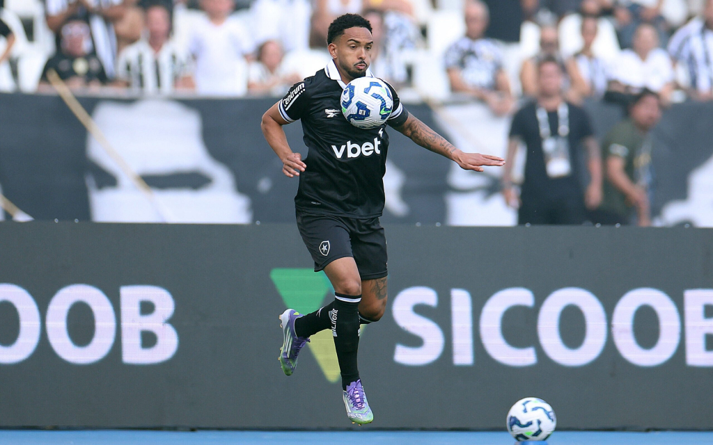 Vitinho se destaca na defesa e se credencia por avaliação na Seleção Brasileira