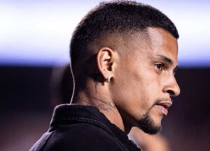 São Paulo anuncia a contratação do lateral-direito Mailton, ex-Chapecoense, até 2027