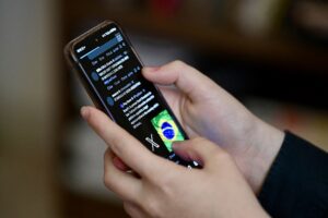 Pesquisa aponta que 93% do total de domicílios têm acesso à internet no Brasil