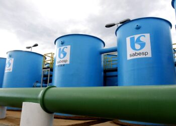 Falta de energia afeta abastecimento de água em bairros da capital e cidades da Grande SP Redução da pressão noturna economiza 4,9 bilhões de litros de água em uma semana, diz Sabesp