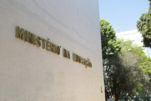 MEC libera acúmulo de benefícios para estudantes de graduação