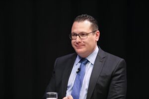 Deputados criam frente parlamentar para combater violência digital contra crianças e adolescentes em SP