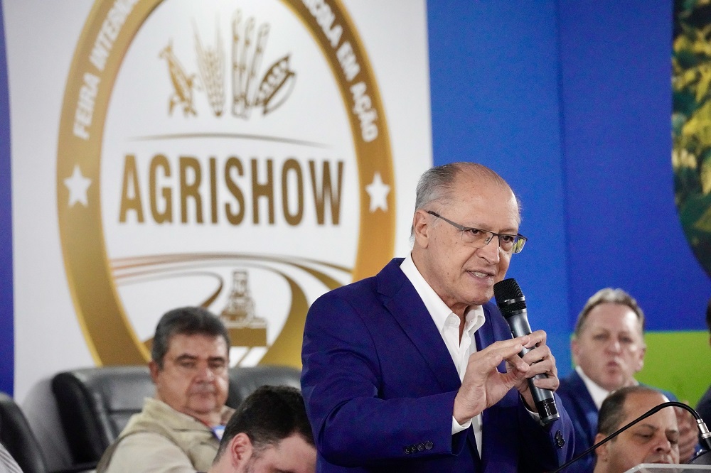 Agrishow 2025 começa com festa para os 50 anos do Proálcool e incertezas sobre o Plano Safra