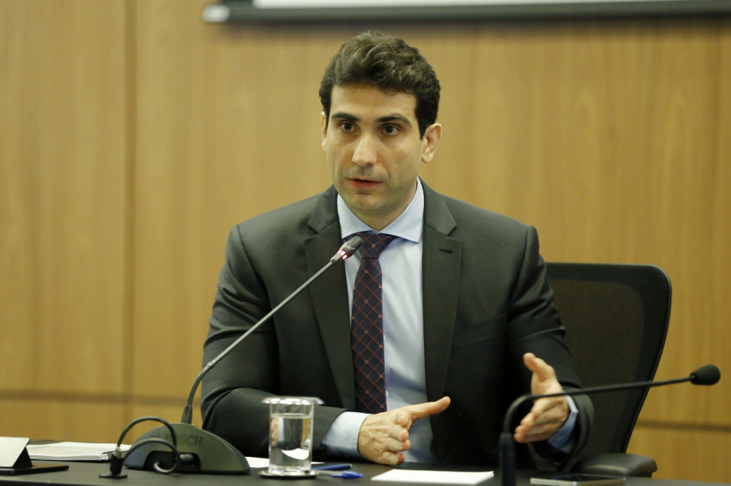 Desempenho melhor do real explica desinflação mais evidente nos bens do que nos serviços, argumenta Galípolo