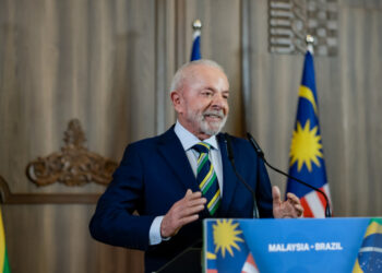 Lula comemora aprovação da isenção do IR para salários de até R$ 5 mil: ‘Justiça tributária’ Bolsonaro faz parte do passado da política brasileira, diz Lula