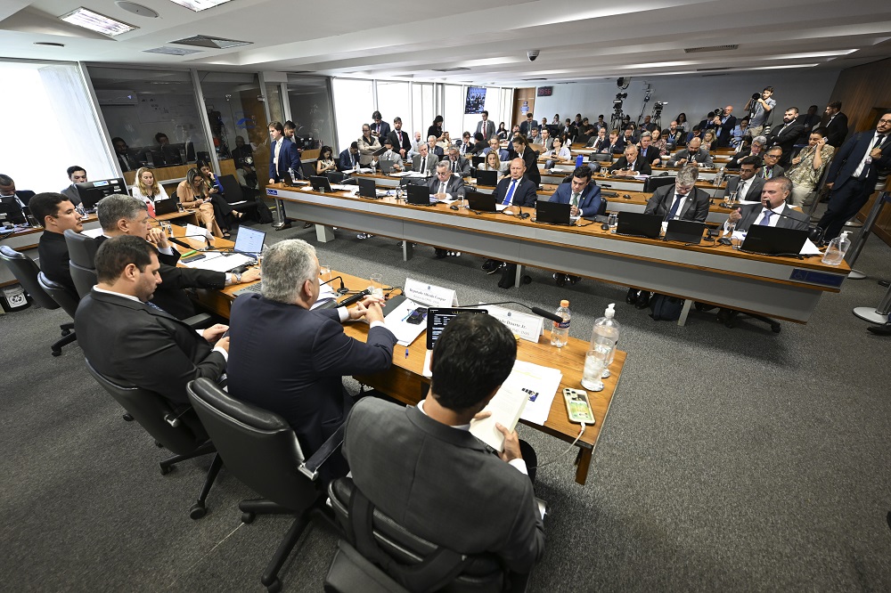 CPMI do INSS pede para depoente telefonar a piloto que trabalhou em entidade investigada