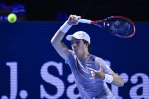 João Fonseca avança à segunda rodada do Masters 1000 de Paris; Alcaraz cai na estreia
