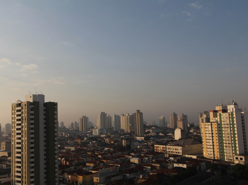 São Paulo tem terça-feira com muito calor
