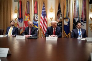 Trump apoia possível chapa J.D. Vance-Marco Rubio para 2028, mas não descarta futuro próprio