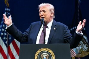 Trump anuncia possível encontro com Putin e diz acreditar em fim da guerra na Ucrânia