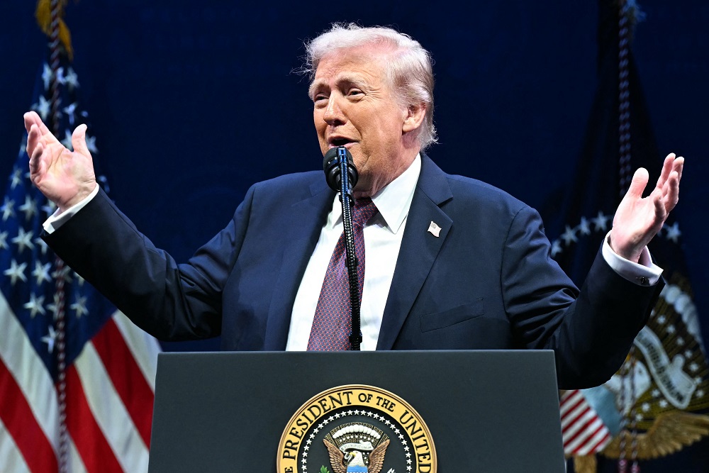 Trump anuncia possível encontro com Putin e diz acreditar em fim da guerra na Ucrânia