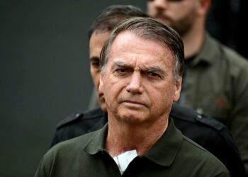Bolsonaro realiza exames de ultrassom e resultados indicam a necessidade de cirurgia Defesa de Bolsonaro cita voto de Fux em recurso ao STF contra pena de 27 anos de prisão