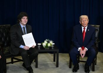 Milei se reunirá com Trump para selar apoio financeiro antes de eleições legislativas