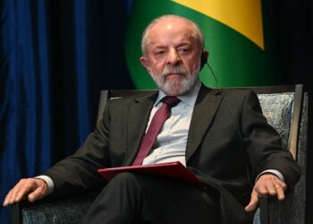 Ex-ministros da Justiça pedem que Lula assuma diretamente a crise de segurança no Rio Lula: ‘não queremos disputa de quem é do lado dos Estados Unidos ou do lado da China’