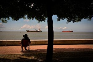 Venezuela anuncia captura de ‘mercenários’ ligados à CIA em meio à chegada e navios dos EUA à sua costa