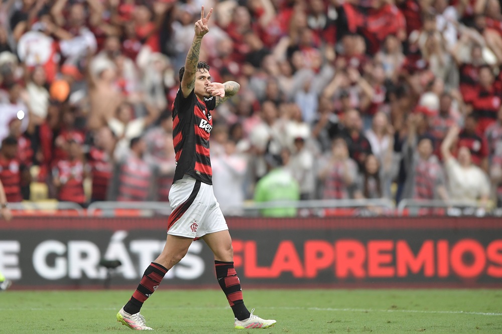 Palmeiras sofre com erros individuais, Pedro se destaca e Flamengo vence ‘final’ do Brasileirão