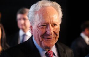 Durante dia de guerra no RJ, ministro da justiça recebe homenagens em Fortaleza